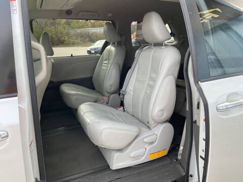 2015 Toyota Sienna XLE Premium 8-Passenger