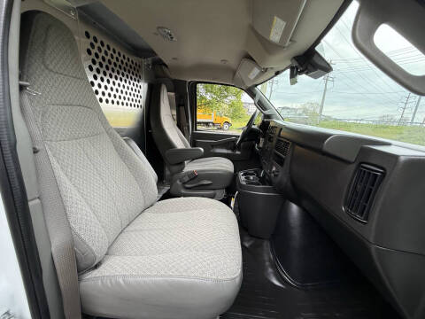 2025 Chevrolet Express 2500