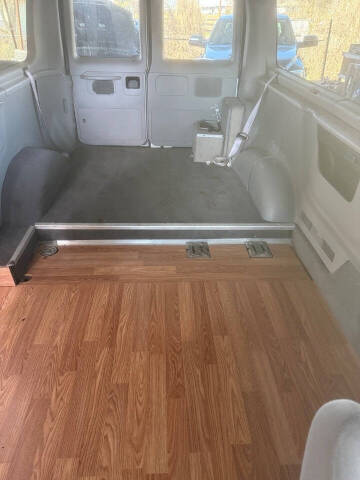 2001 Ford E-Series E-150 XL