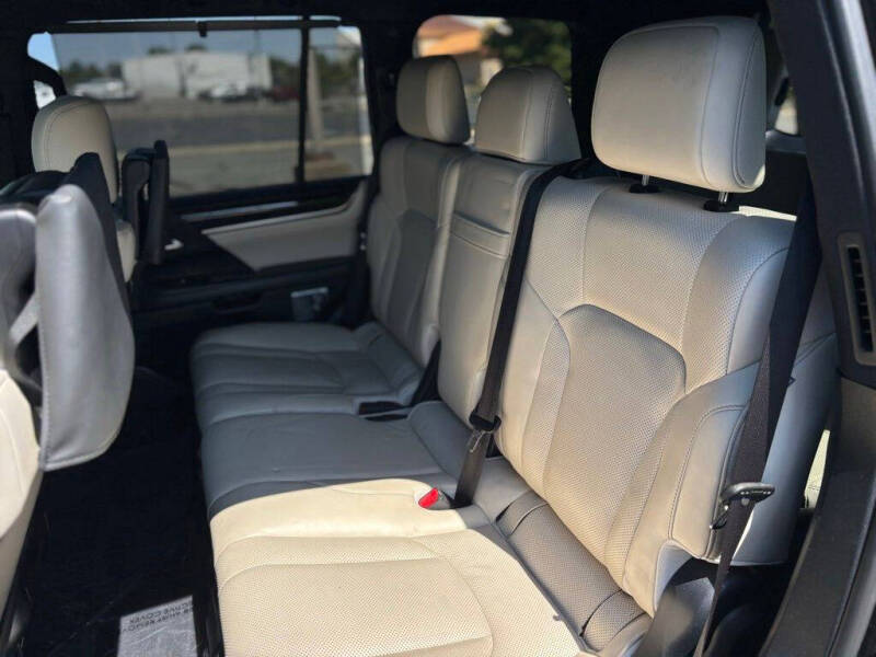 2019 Lexus LX 570