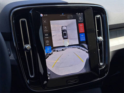 2026 Volvo XC40 B4 Plus