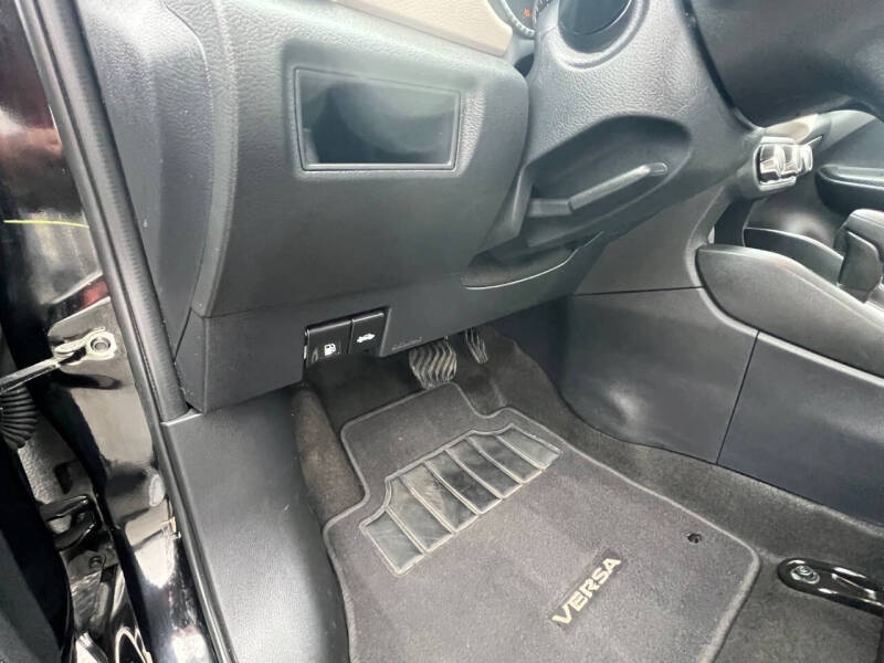 2022 Nissan Versa SV