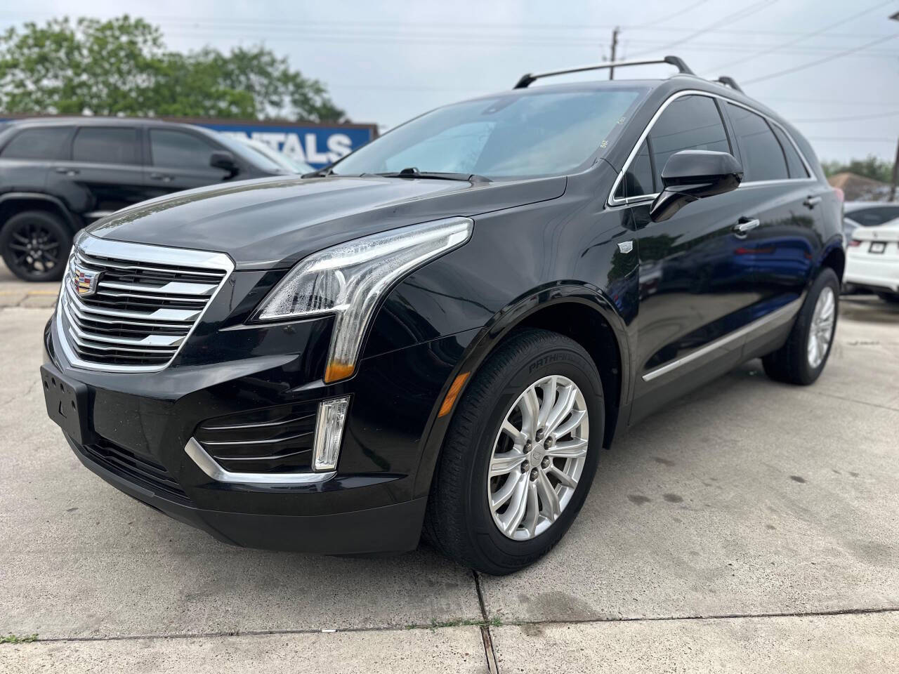 Black 2017 Cadillac XT5 Base 4dr SUV 1