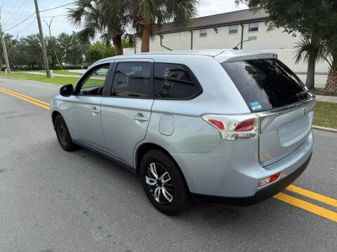 2014 Mitsubishi Outlander ES