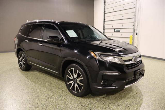 2019 Honda Pilot Touring w/Rear Captain's Chairs