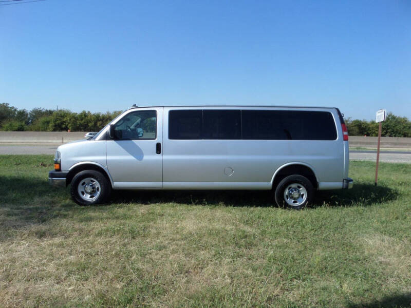 2016 Chevrolet Express Passenger LS's photo