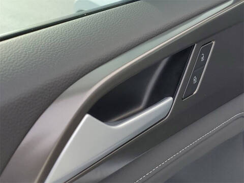 2025 Volkswagen Taos SE Black