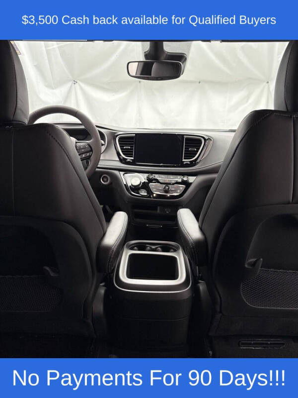 2026 Chrysler Pacifica Select