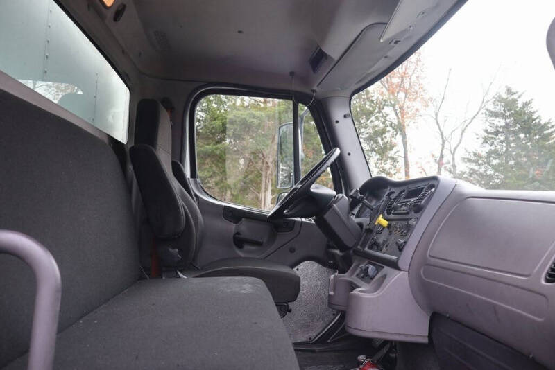 2016 Freightliner M2 106