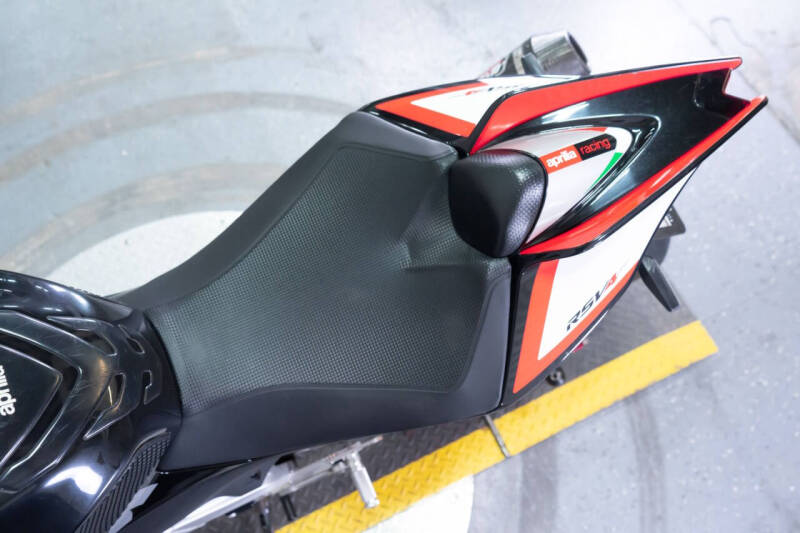 2016 Aprilia RSV4