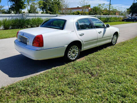2003 Lincoln Town Car Executive