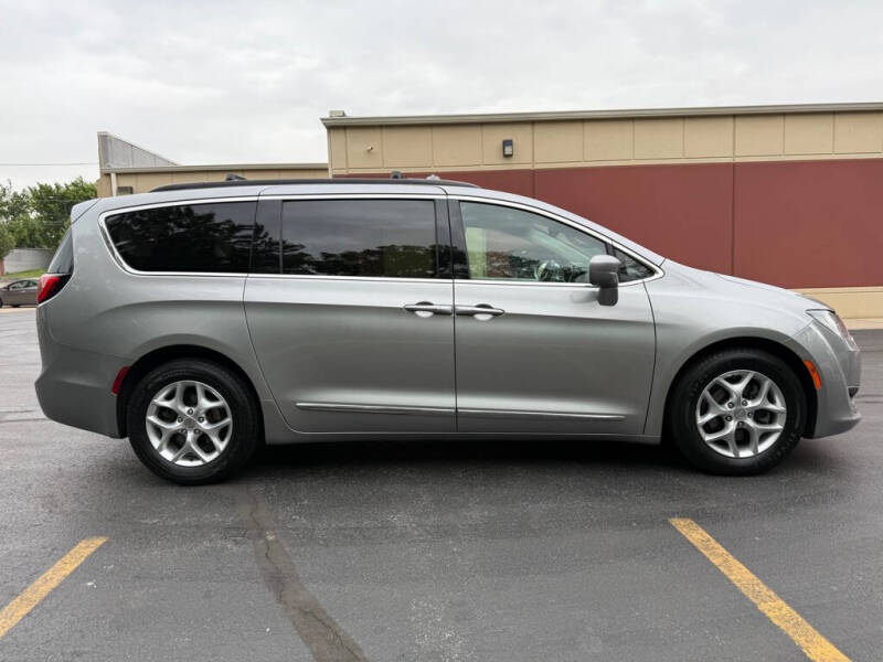 2017 Chrysler Pacifica Touring Plus