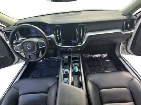 2024 Volvo S60 B5 Core Dark Theme