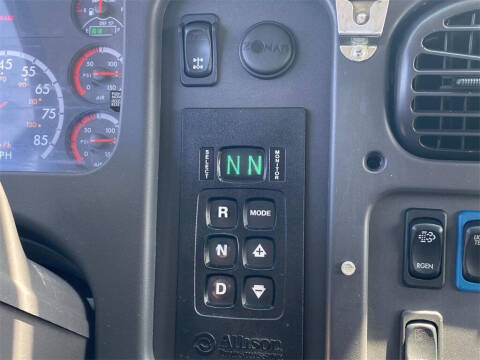 2015 Freightliner 108 SD