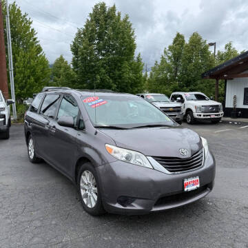 2013 Toyota Sienna LE 7-Passenger