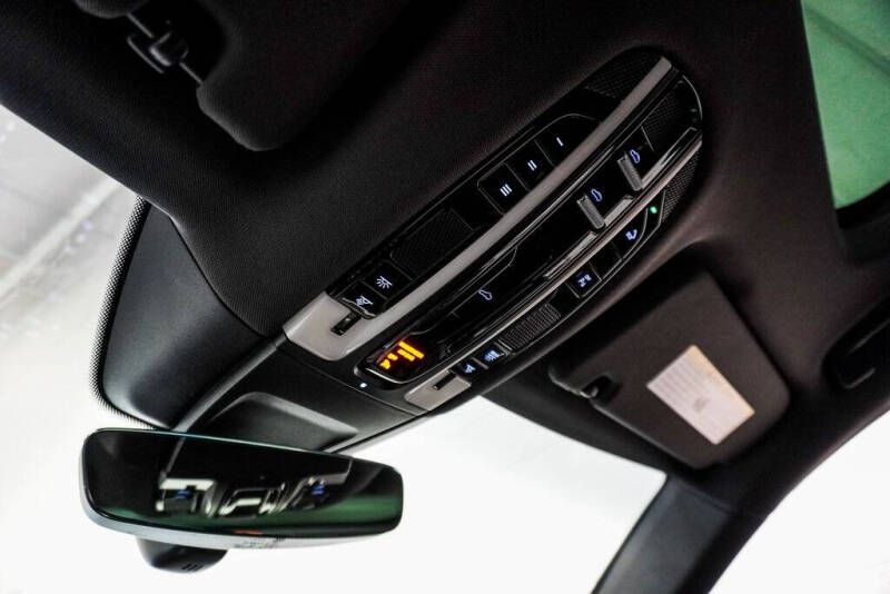 2022 Porsche Panamera 4 Platinum Edition