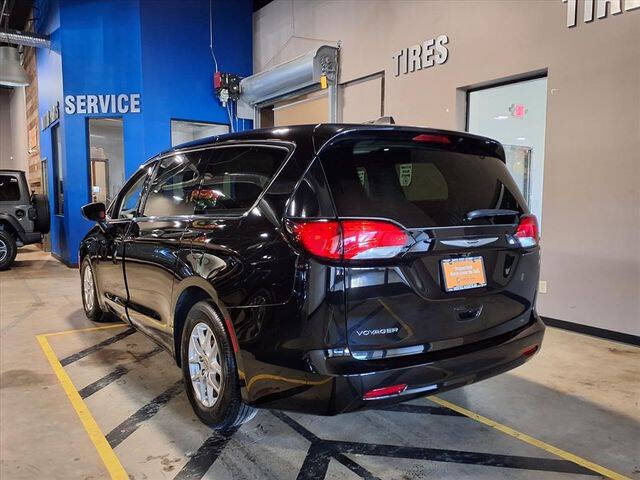 2024 Chrysler Voyager LX