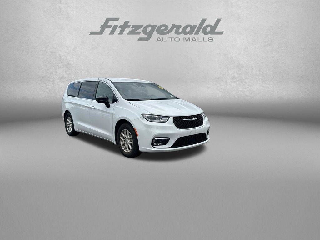 White 2025 Chrysler Pacifica Select Select 4dr Mini-Van 1