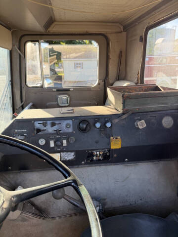 1981 Mack MC606P