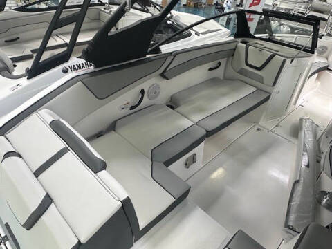 2025 Yamaha AR220