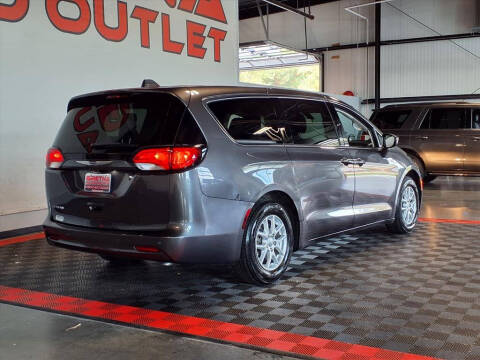 2020 Chrysler Voyager LX