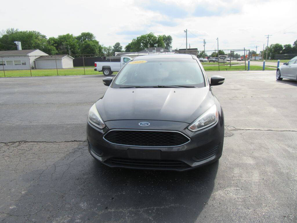 Dk. Gray 2016 Ford Focus SE SE 4dr Sedan 2