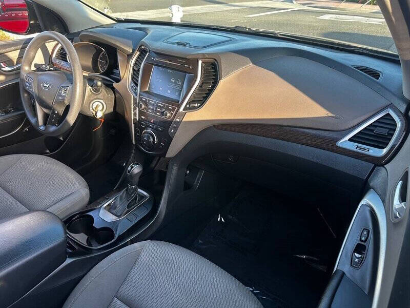 2017 Hyundai Santa Fe SE