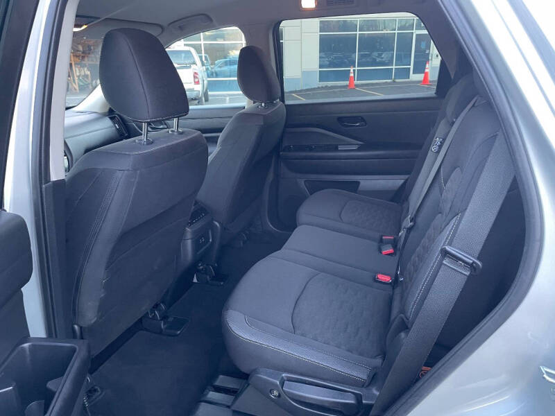 2025 Nissan Pathfinder SV