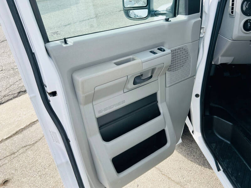 2014 Ford E-Series E-450 SD