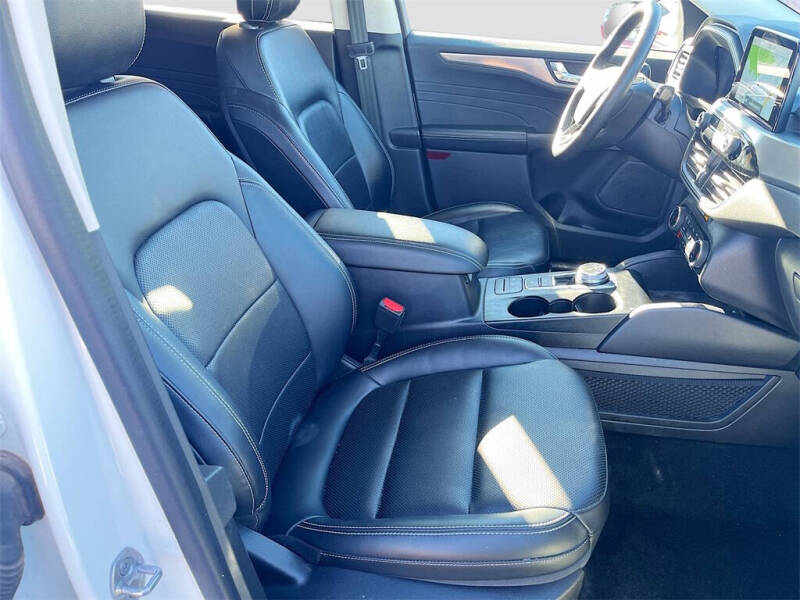 2022 Ford Escape Titanium