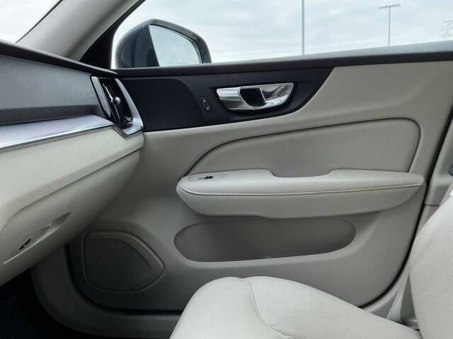 2020 Volvo S60 T6 Momentum