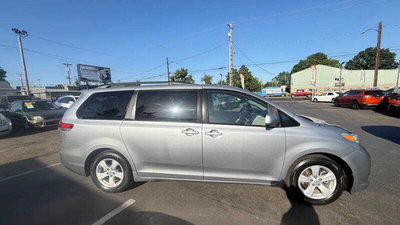 2011 Toyota Sienna LE 8-Passenger