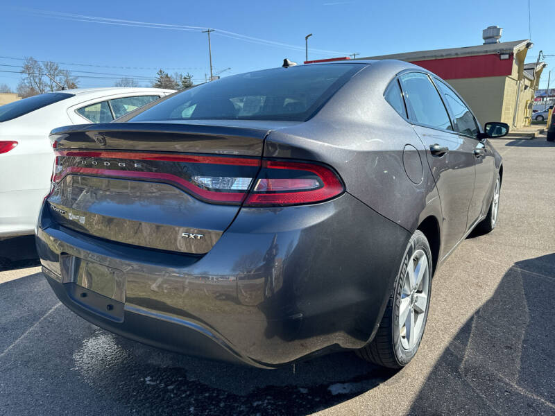 2016 Dodge Dart SXT photo 4