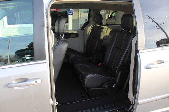 2013 Chrysler Town and Country Touring