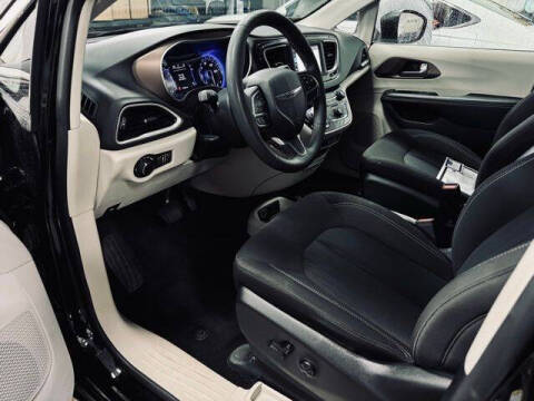2024 Chrysler Voyager LX