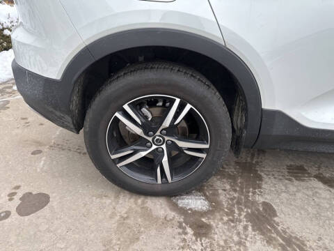 2025 Volvo XC40 B5 Core Bright Theme