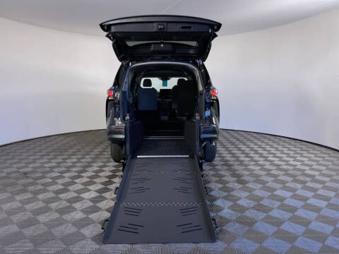 2023 Toyota Sienna LE 8-Passenger