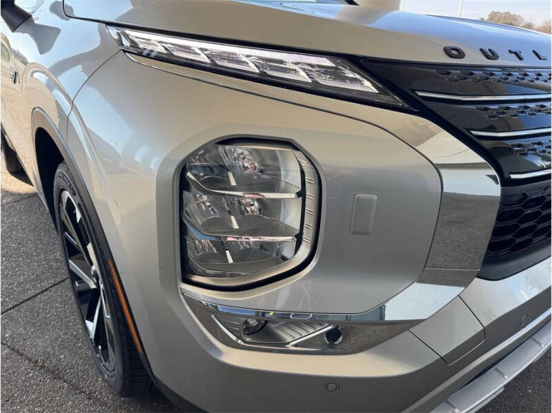 2025 Mitsubishi Outlander PHEV SE