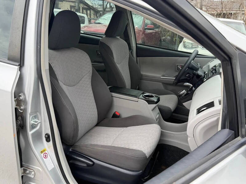 2015 Toyota Prius v Three