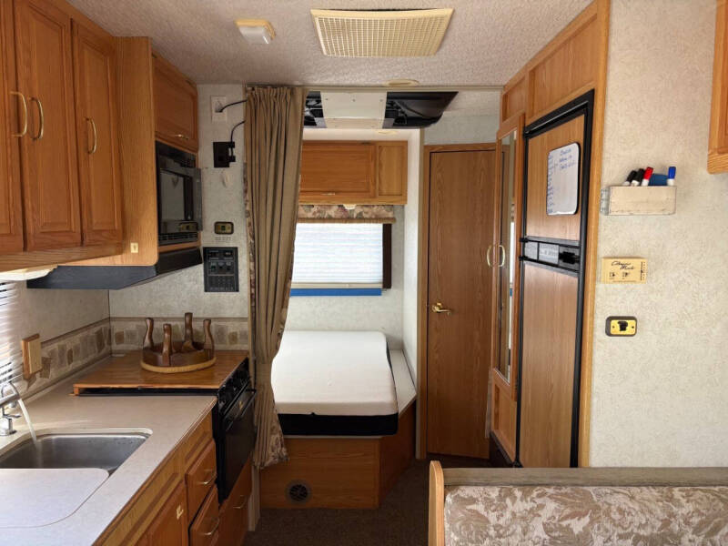 2000 Winnebago Minnie  C Chevy 24V