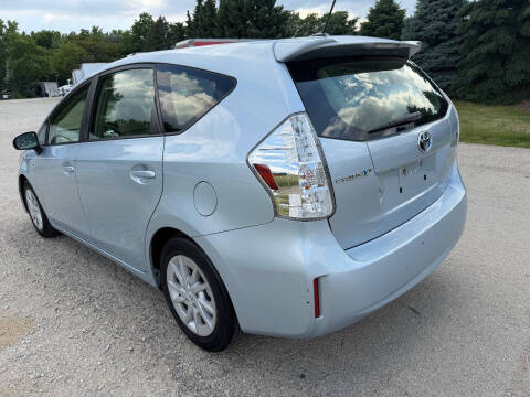2013 Toyota Prius v Five