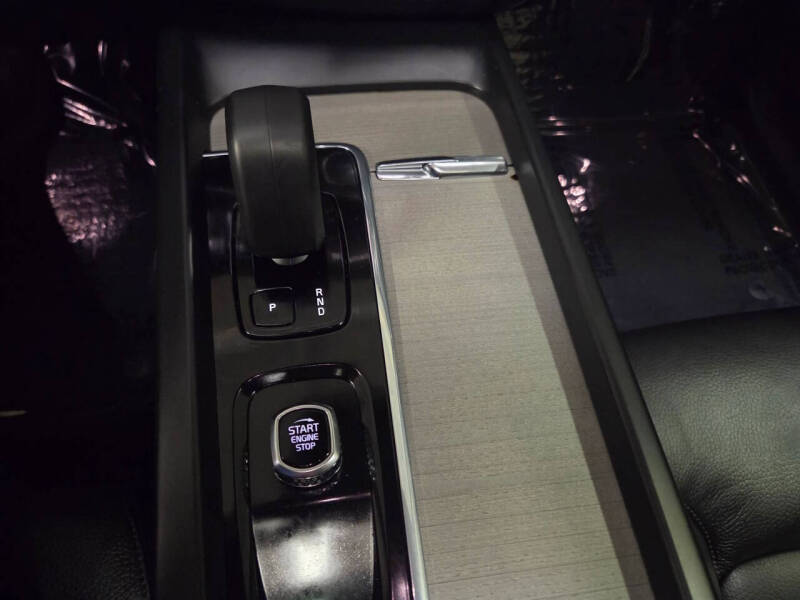 2025 Volvo XC60 B5 Plus Dark Theme