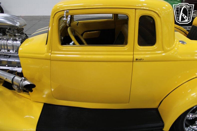 1933 Plymouth 5 Window