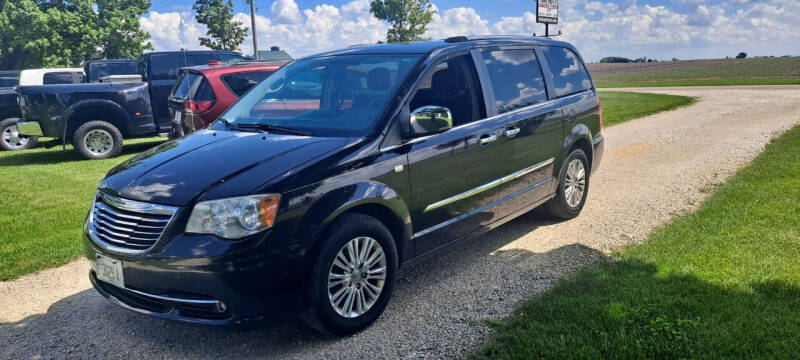 2014 Chrysler Town & Country Touring-L photo 2