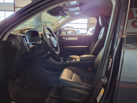 2021 Volvo XC40 T4 Momentum