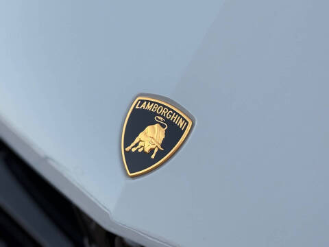 2025 Lamborghini Urus SE