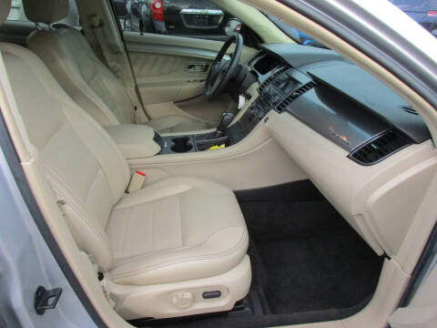 2018 Ford Taurus SEL