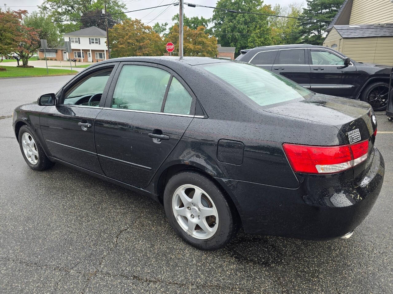 2006 Hyundai SONATA for sale at QUEENSGATE AUTO SALES in York, PA