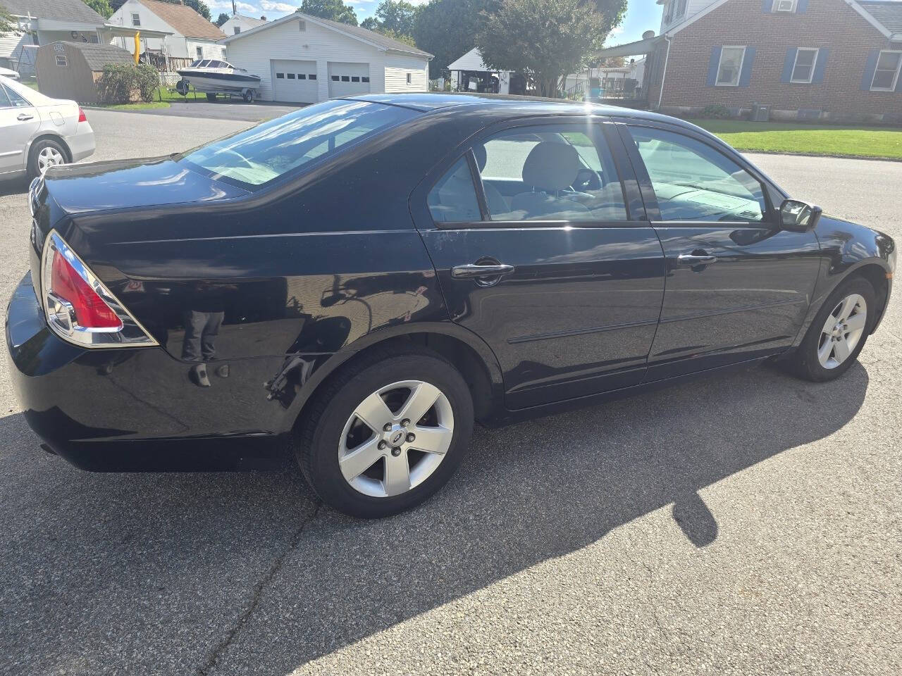 2006 Ford Fusion for sale at QUEENSGATE AUTO SALES in York, PA