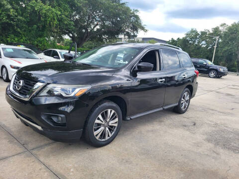 2018 Nissan Pathfinder for sale at FAMILY AUTO BROKERS in Longwood FL